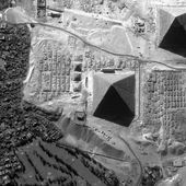 La grande pyramide de Gizeh a huit faces